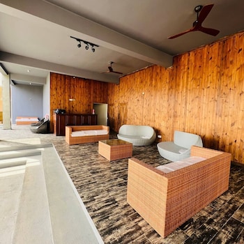Mazarine Surf Suites,,3 star
