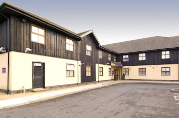 premier inn bolton west