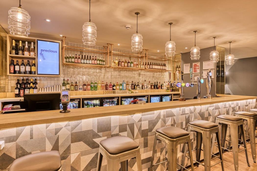 Premier Inn Bristol Cribbs Causeway - M5 J17,Badminton>>Almondsbury,3 star