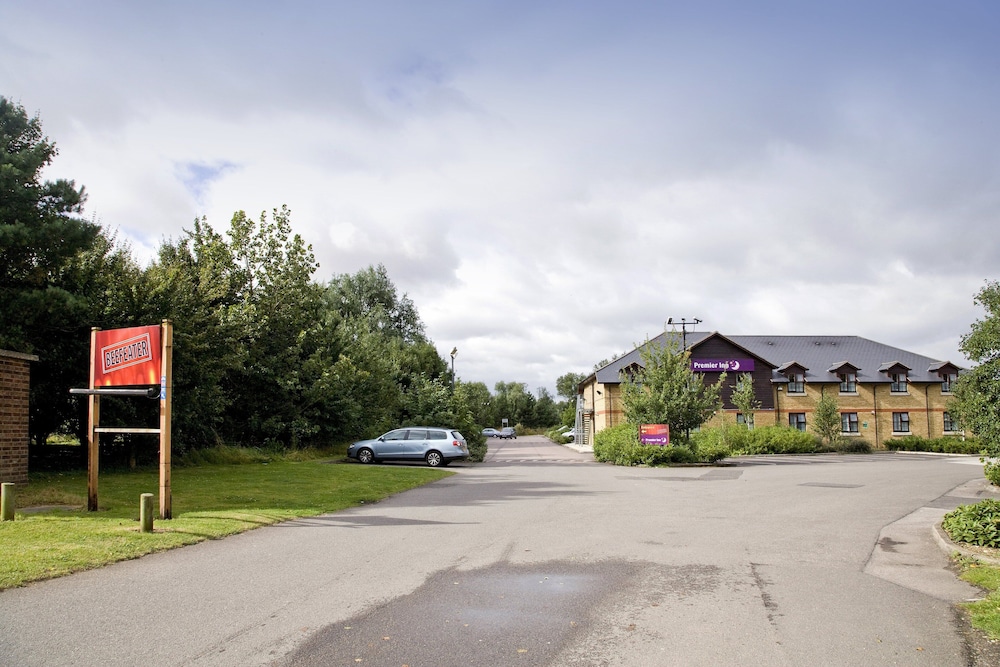 premier inn bedford priory marina