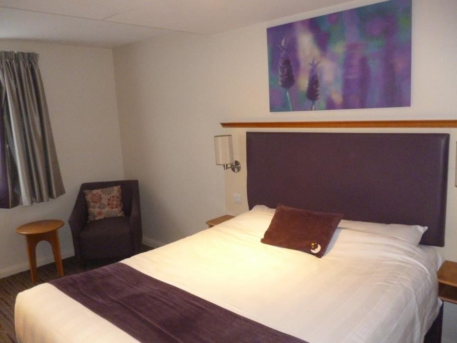 premier inn bedford priory marina