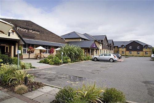 premier inn bedford priory marina