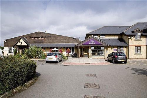 premier inn bedford priory marina