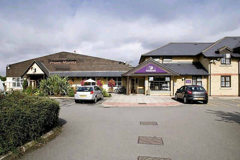 premier inn bedford priory marina