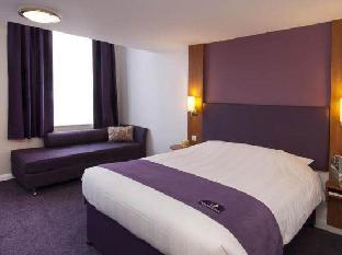 premier inn bedford priory marina