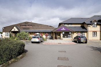 premier inn bedford priory marina