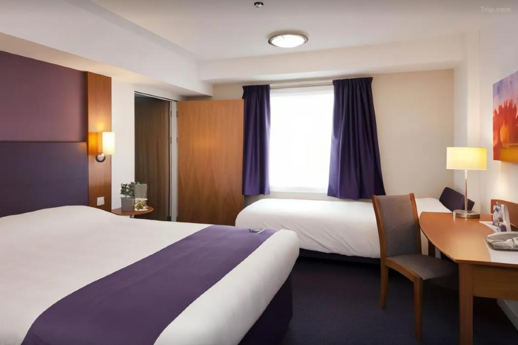 Premier Inn Stevenage Central,Luton>>Baldock,2 star