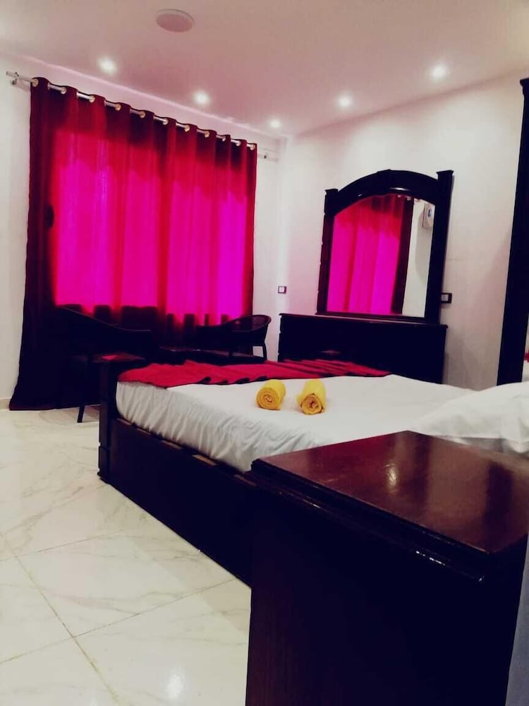middle east pyramids view
