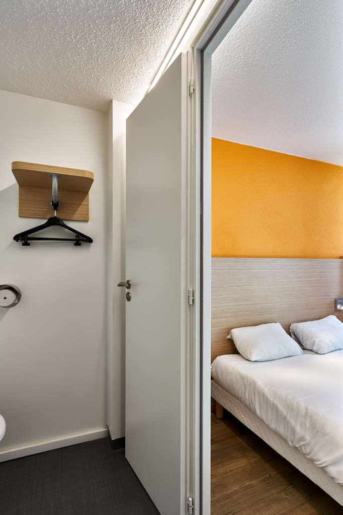 premiere classe la roche sur yon mouilleron le captif