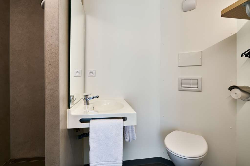 premiere classe la roche sur yon mouilleron le captif