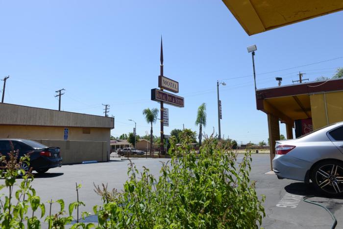 royal inn and suites