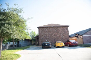 modern 2 bed 2 bath next to university utrgv