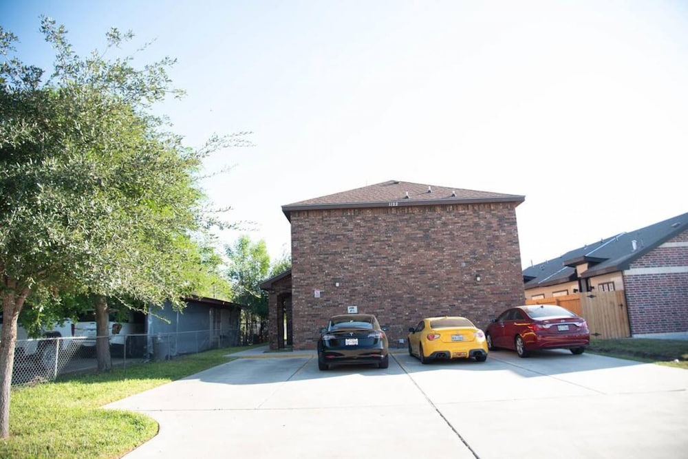 modern 2 bed 2 bath next to university utrgv