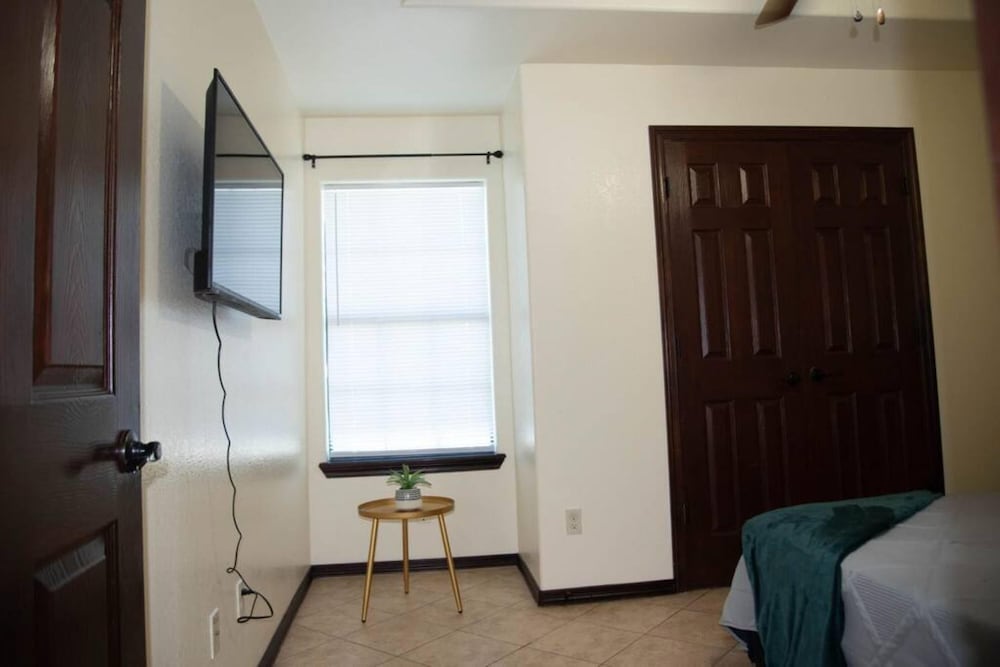 modern 2 bed 2 bath next to university utrgv