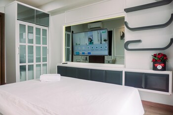 modern and comfy 1br at m town signature apartment