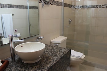 grand city hotel near market 28