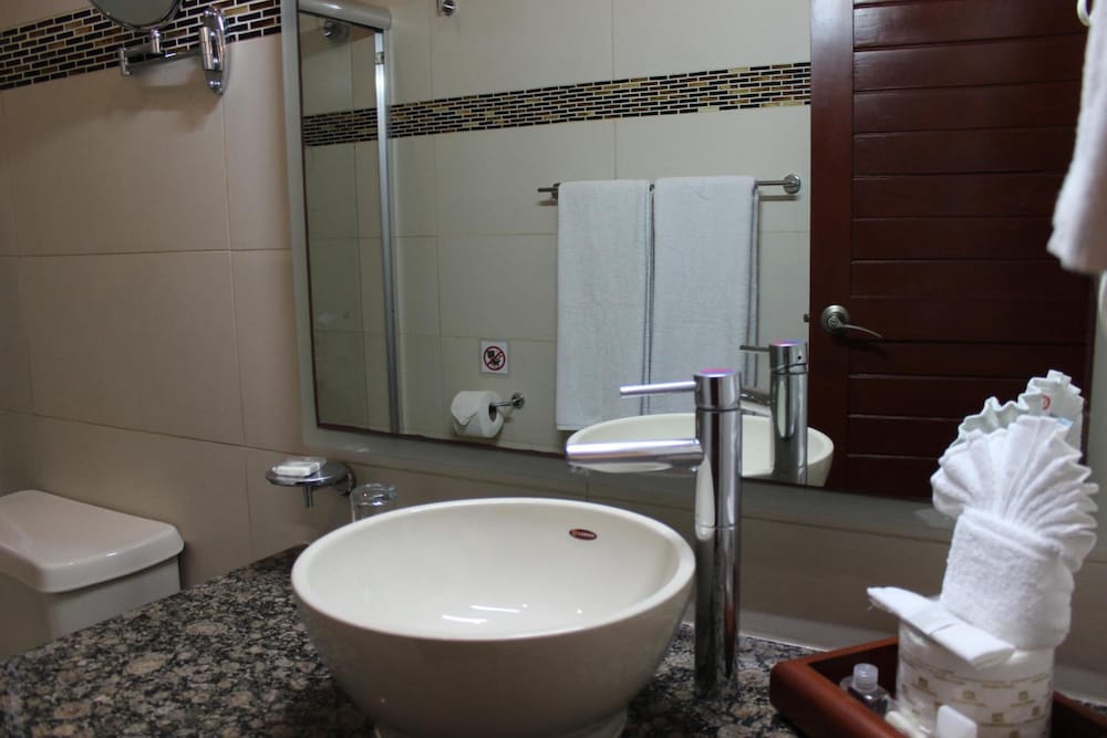 grand city hotel near market 28