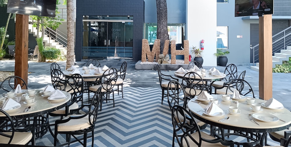grand city hotel near market 28