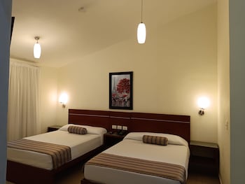 grand city hotel near market 28