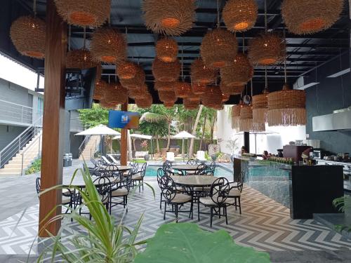 grand city hotel near market 28