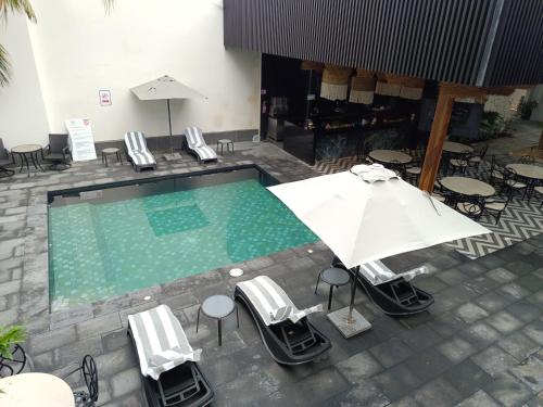 grand city hotel near market 28
