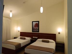 grand city hotel near market 28