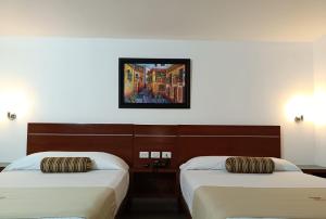 grand city hotel near market 28