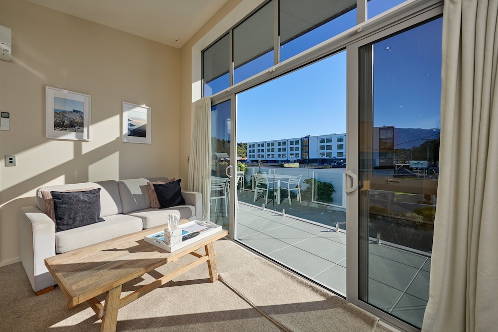 kaikoura waterfront apartments