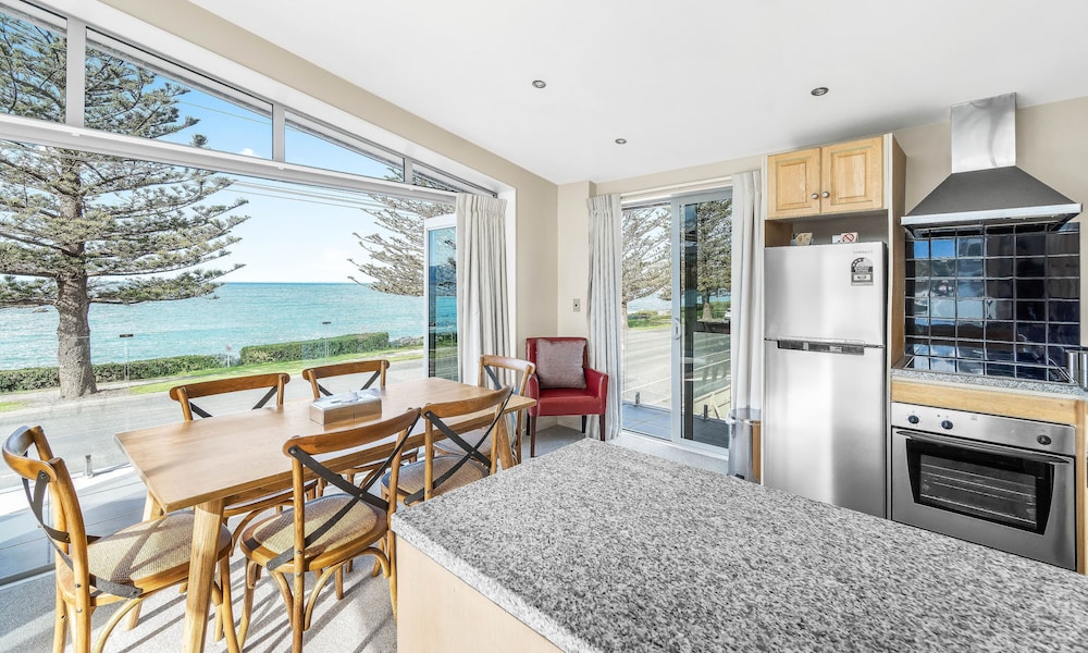 kaikoura waterfront apartments