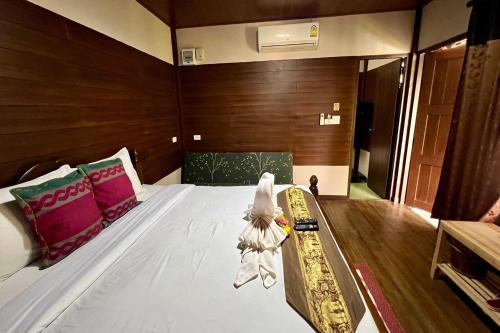 huen pak mon chantra