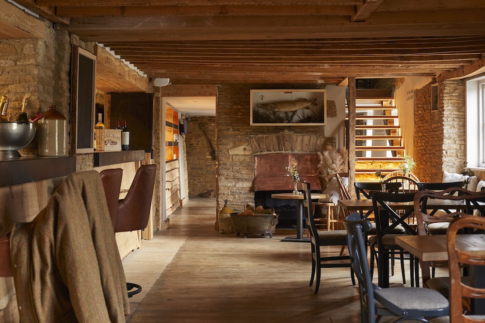 The Crown Of Crucis,In A Rural Location,3 star