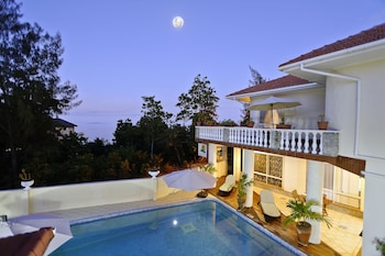 Carana Hilltop Villa,Long Island>>Glacis,3 star