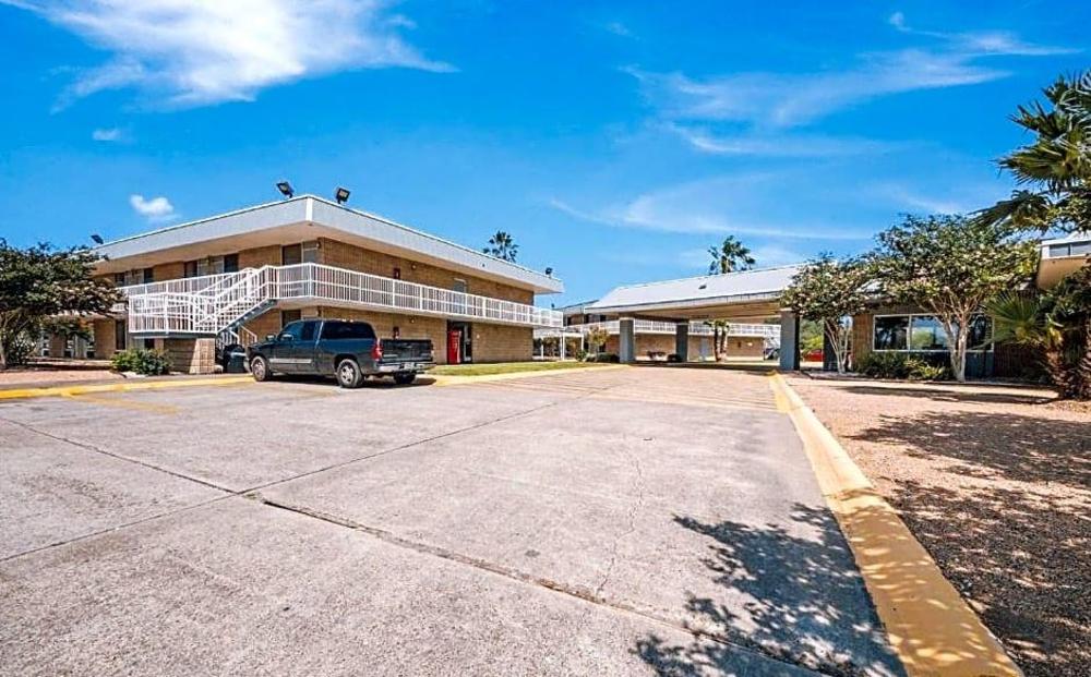 blue way inn and suites by jasper beeville