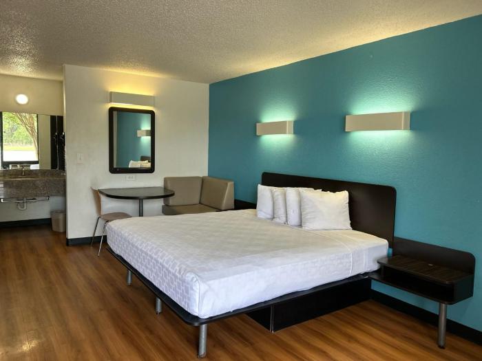 blue way inn and suites by jasper beeville