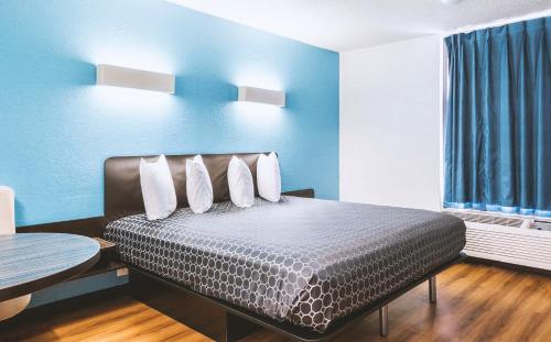 blue way inn and suites by jasper beeville