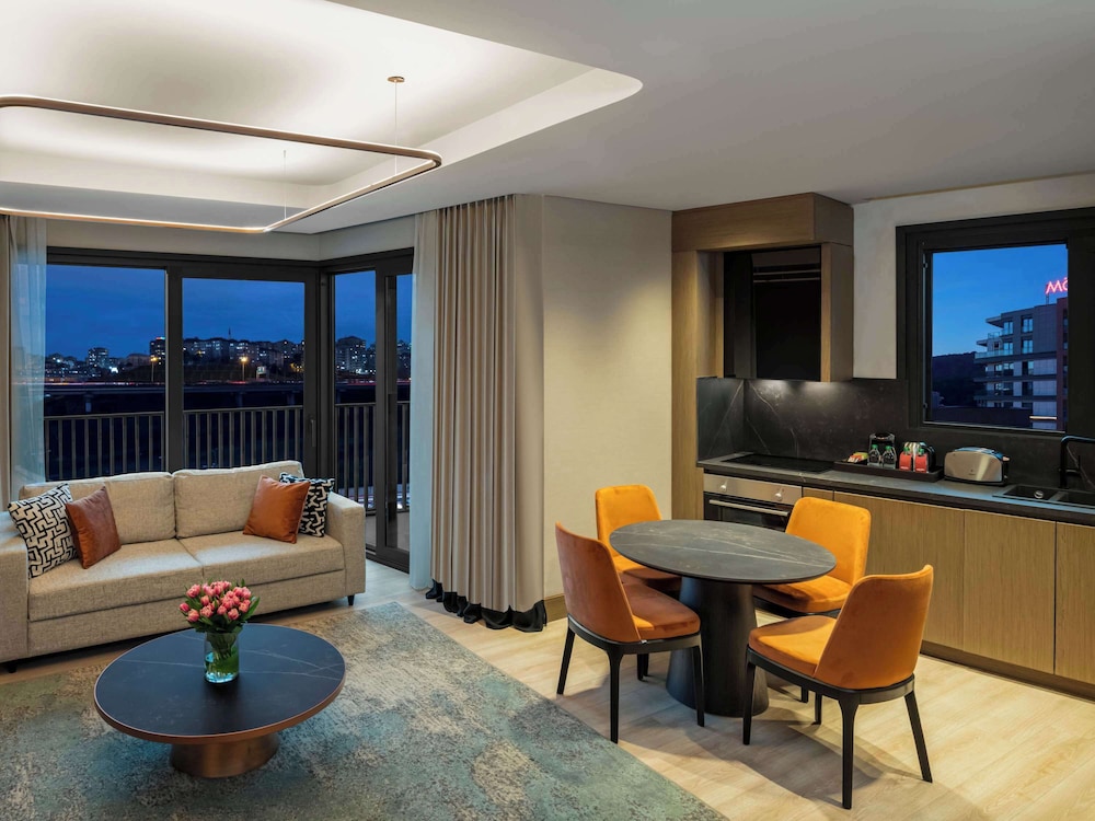 movenpick living istanbul saklivadi