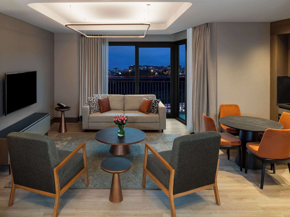 movenpick living istanbul saklivadi