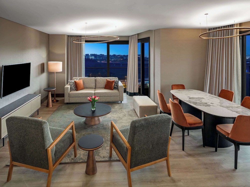 movenpick living istanbul saklivadi