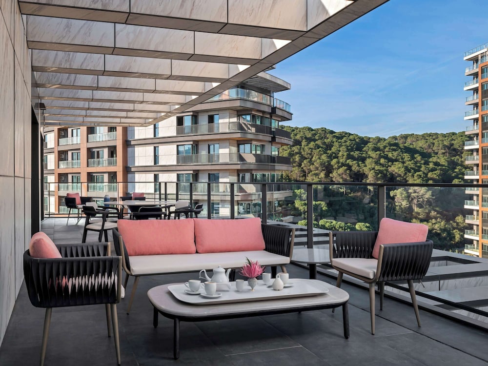 movenpick living istanbul saklivadi
