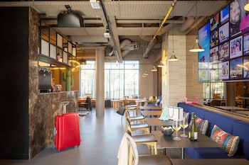 moxy paris clamart
