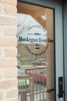 muskegon river inn