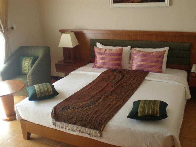 Lazi Beach - Mom Da Chim Resort,La Gi>>Binh Thuan Province,4 star