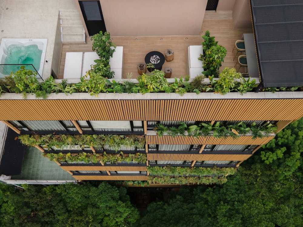 nakua stay work hotel