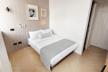 nakua stay work hotel