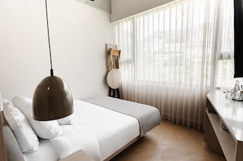 nakua stay work hotel