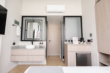 nakua stay work hotel