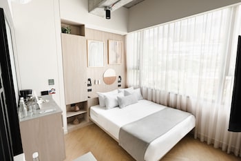 nakua stay work hotel