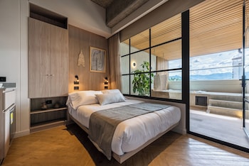 nakua stay work hotel