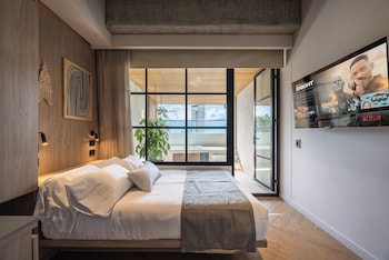 nakua stay work hotel