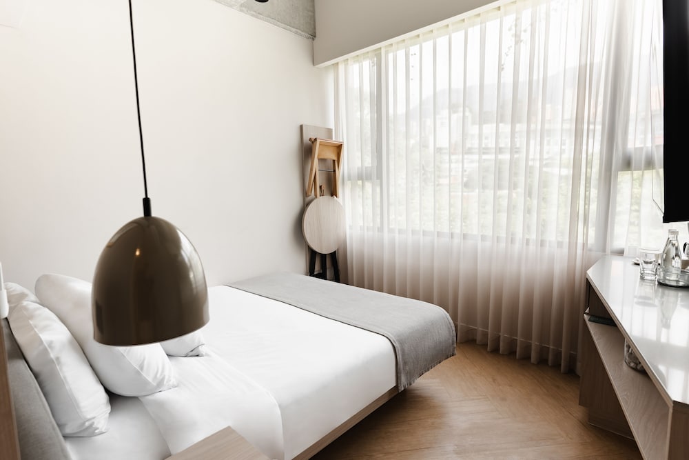 nakua stay work hotel